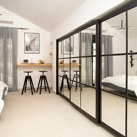 St. Nicolas Soho Apartment